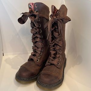 Dr. Martens Triumph 1914 W Tall Lace Up Fold Over
Leather Boots